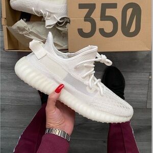 NEW YEEZY BOOST 350 V2 BONE SIZE 5.5 MEN